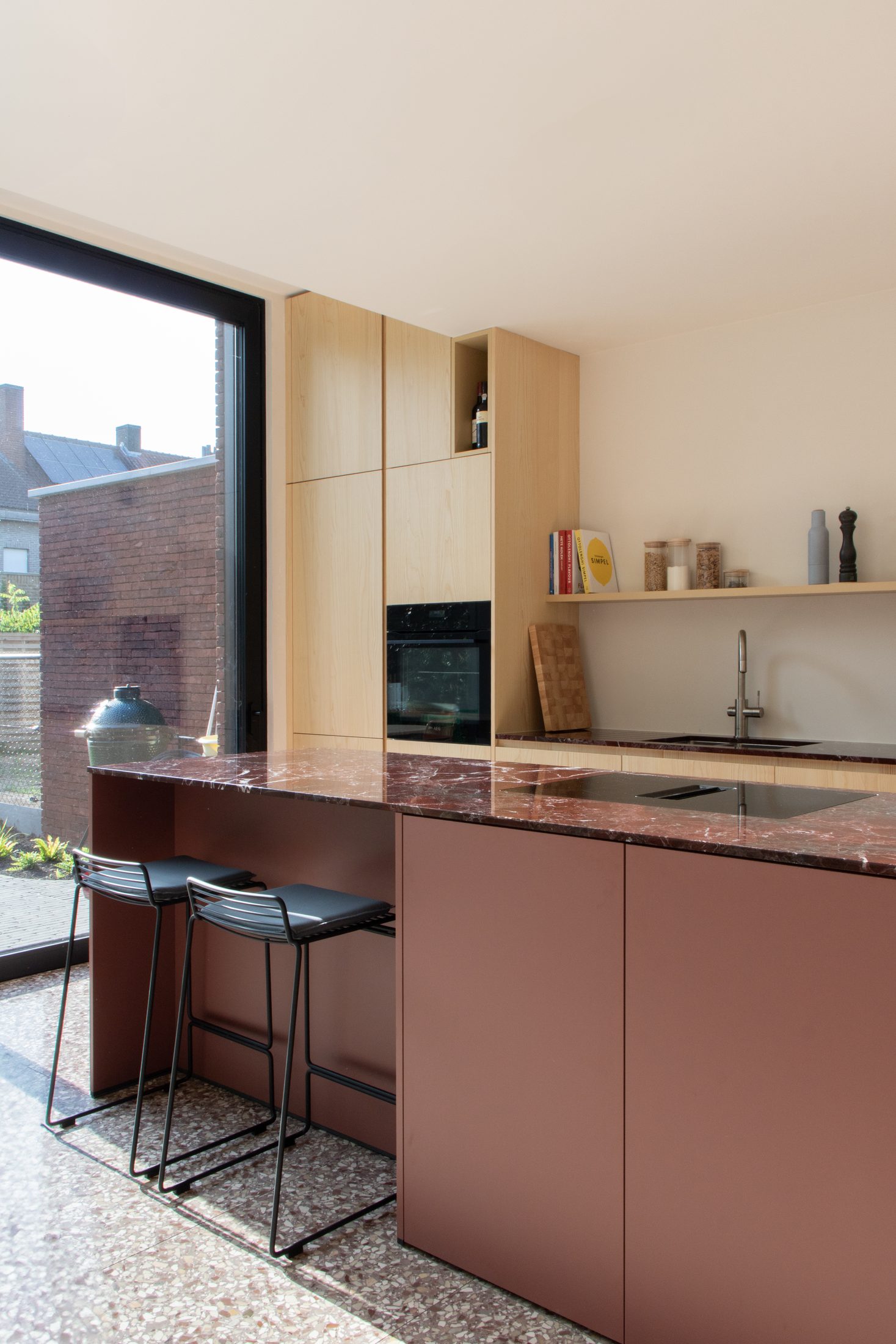 Keuken met eiland & multifunctioneel tv-meubel